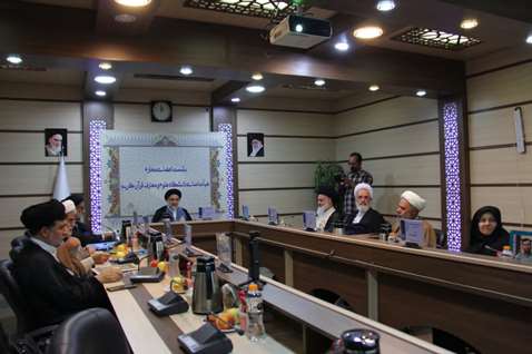 نشست هیأت امنای دانشگاه علوم و معارف قرآن کریم برگزار شد